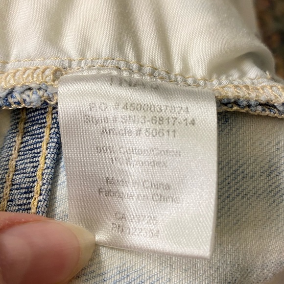 Aritzia | TNA | Distressed Jean Shorts - Picture 8 of 8